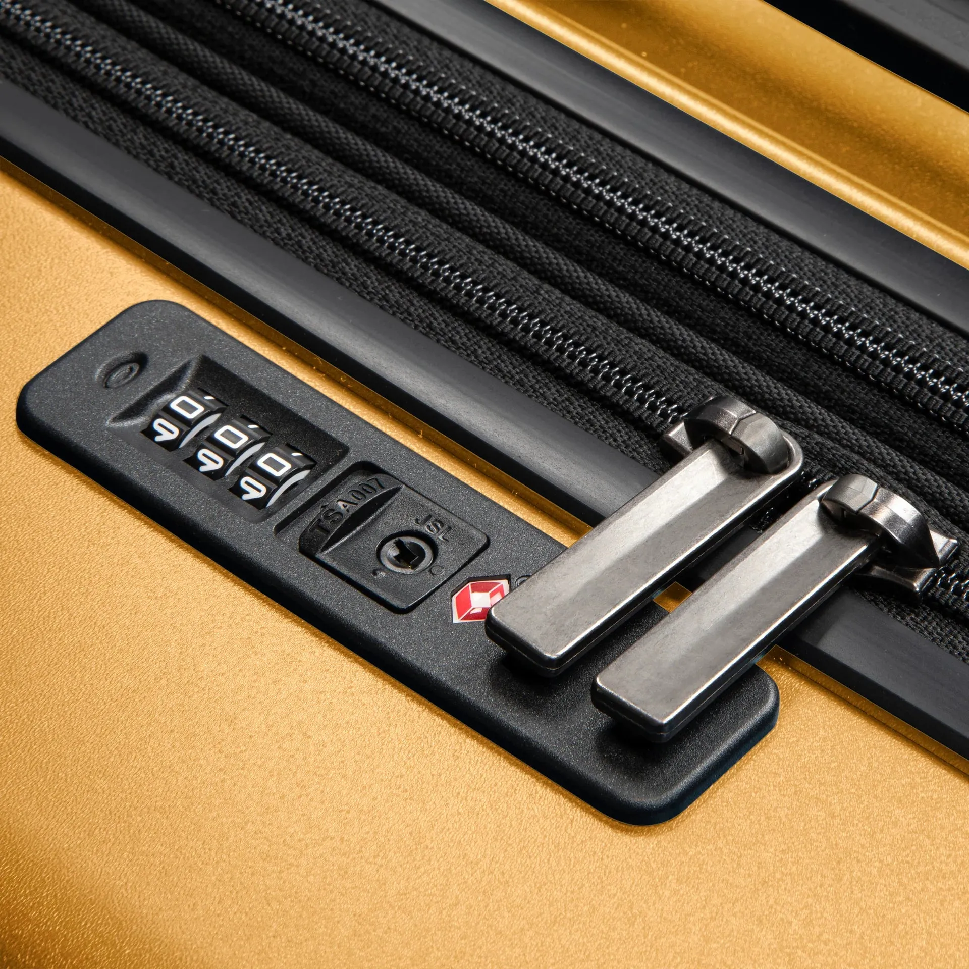 Cambria Medium Check-In Expandable Spinner - Mango