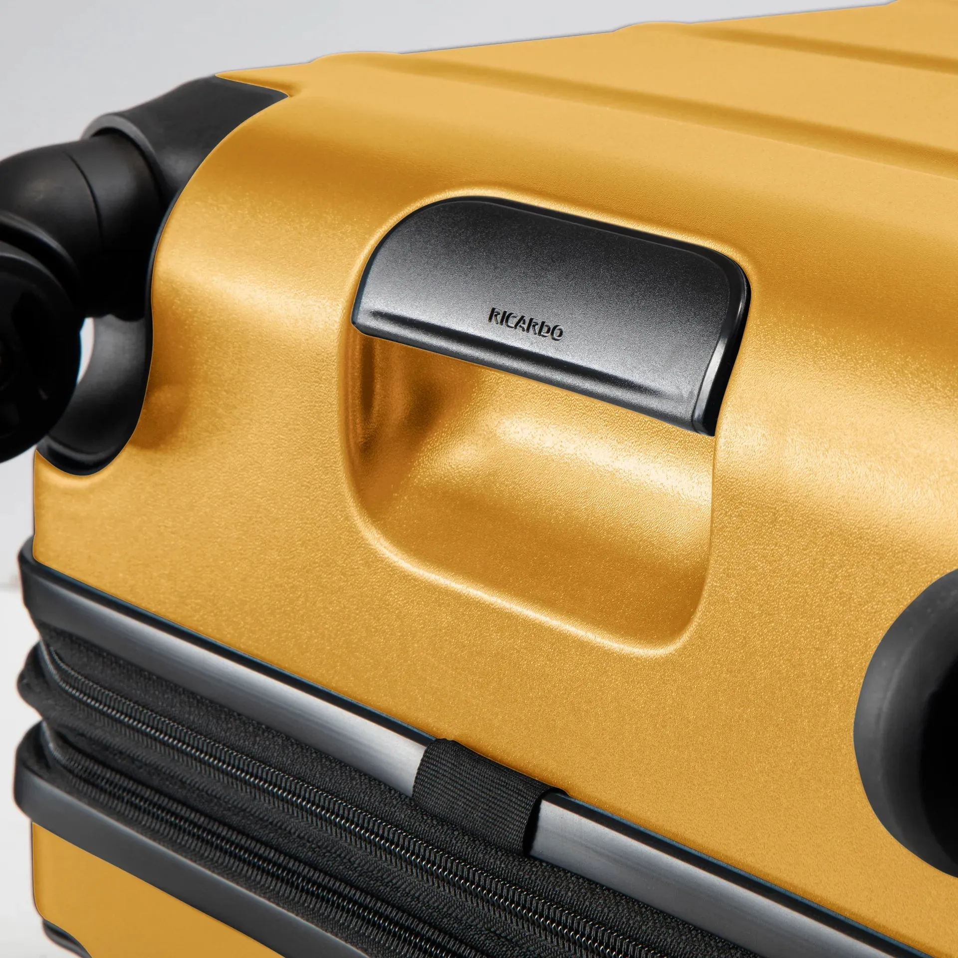 Cambria Medium Check-In Expandable Spinner - Mango