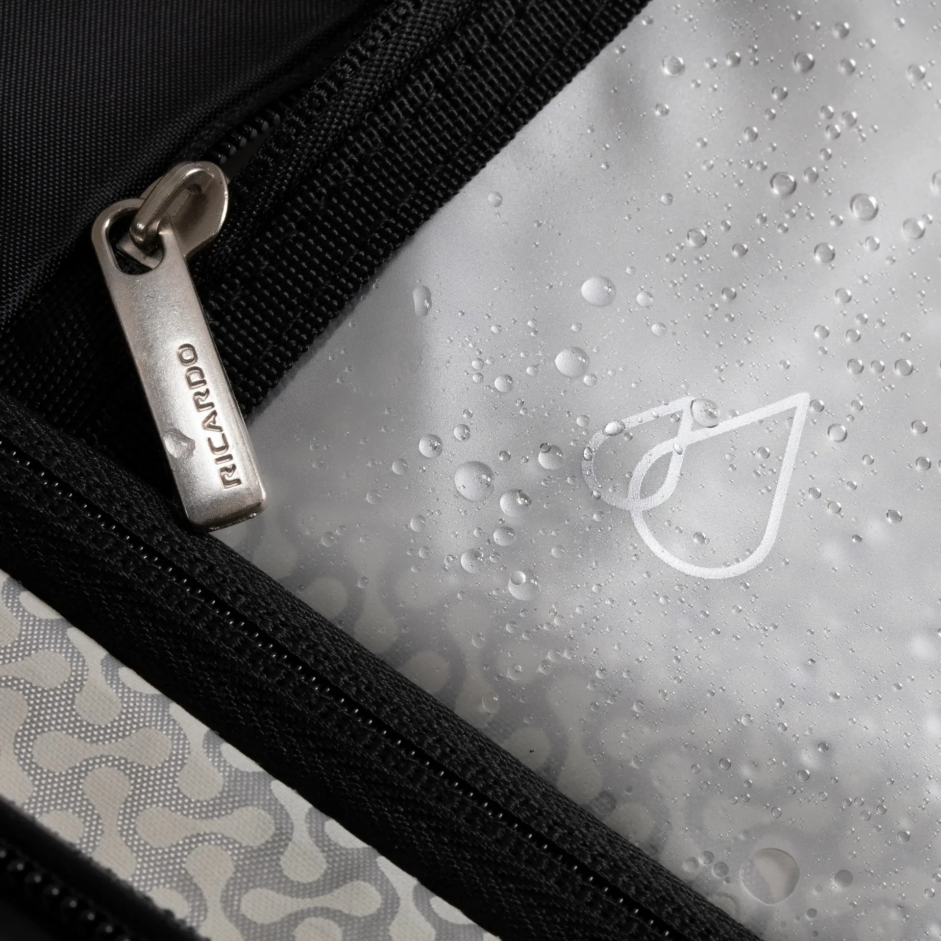 Cambria Medium Check-In Expandable Spinner - Mango
