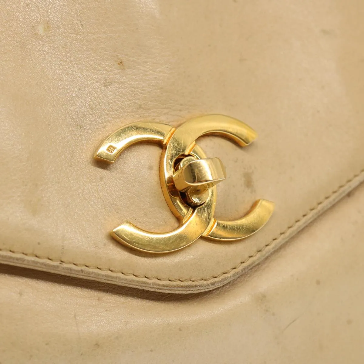 CHANEL Chain Tote Bag Leather Beige CC Auth 69975A