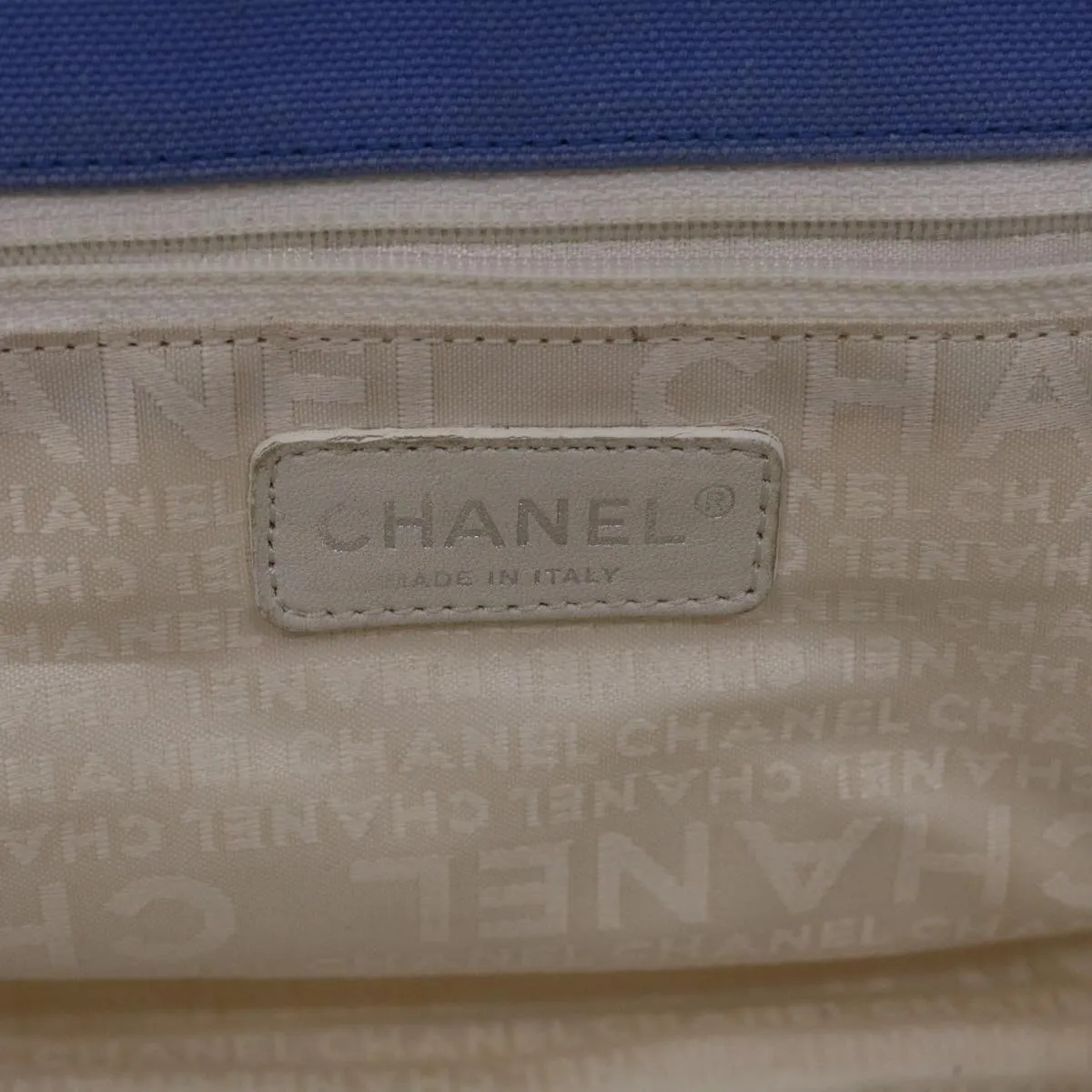 CHANEL Chain Tote Bag No5 Canvas White CC Auth 49901
