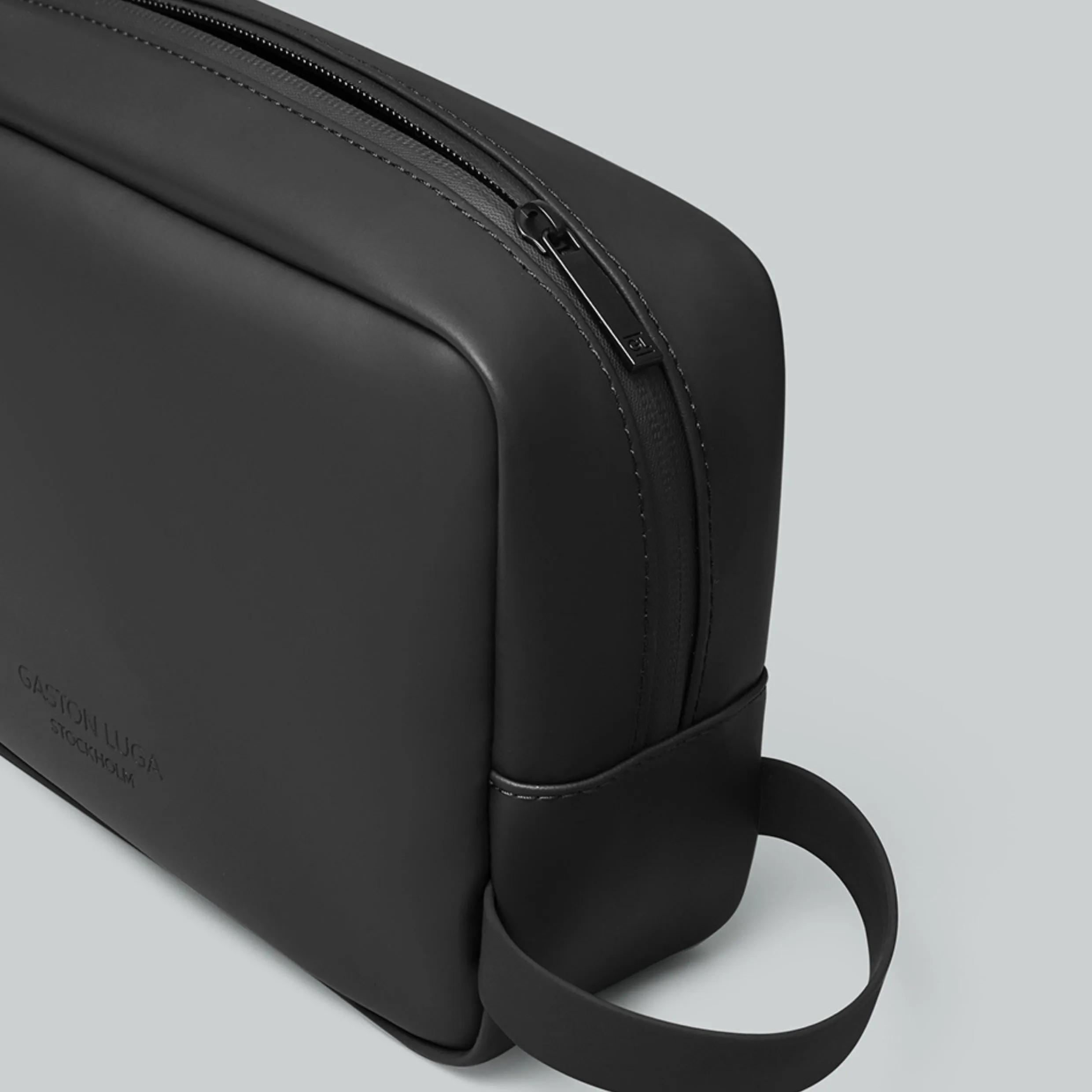 Gaston Luga Spläsh Toiletry Bag in Black