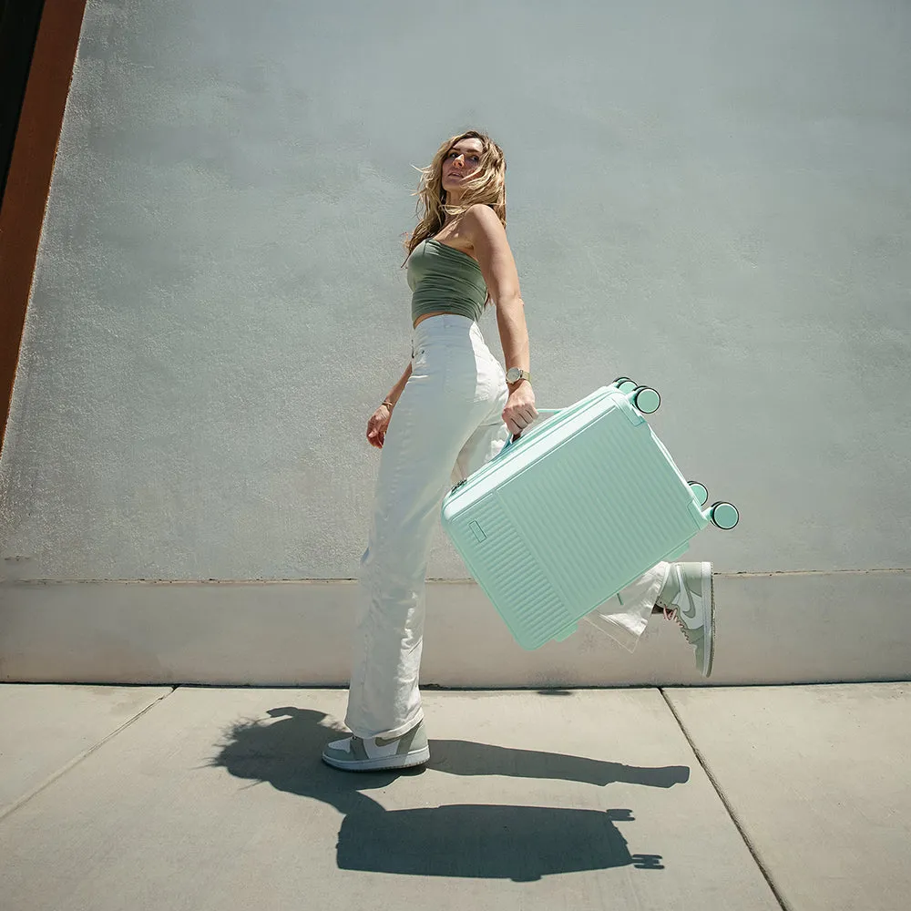Pastel 21" Carry-on | Lightweight Luggage