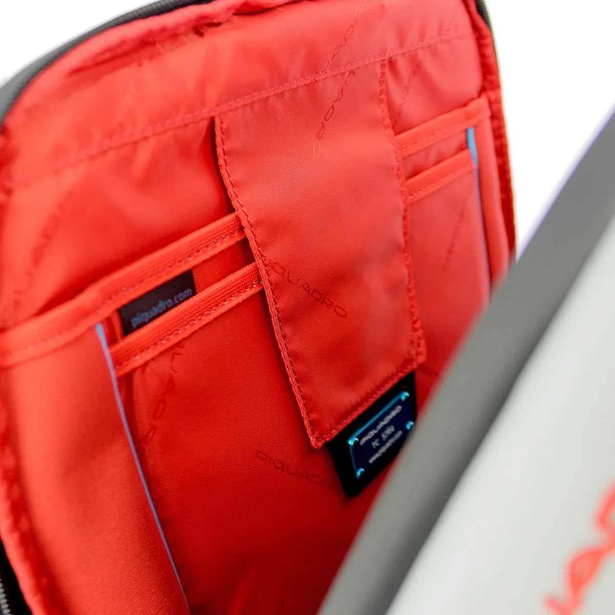 Piquadro - Anti-theft fast-Check Laptop Backpack 15.6 Urban - CA4550UB00BM - GRIGIO/NERO