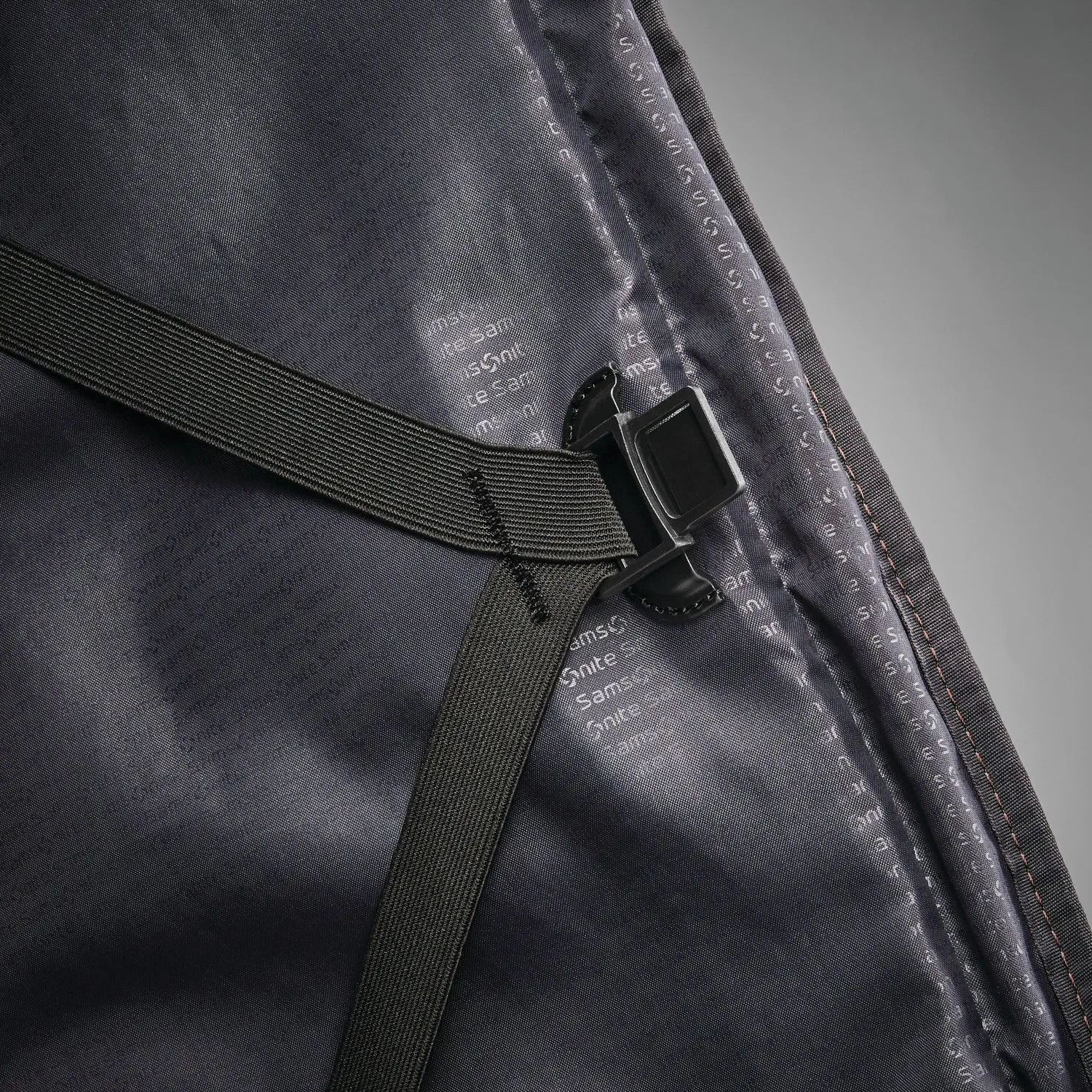 Samsonite Insignis Carry-On Expandable Spinner