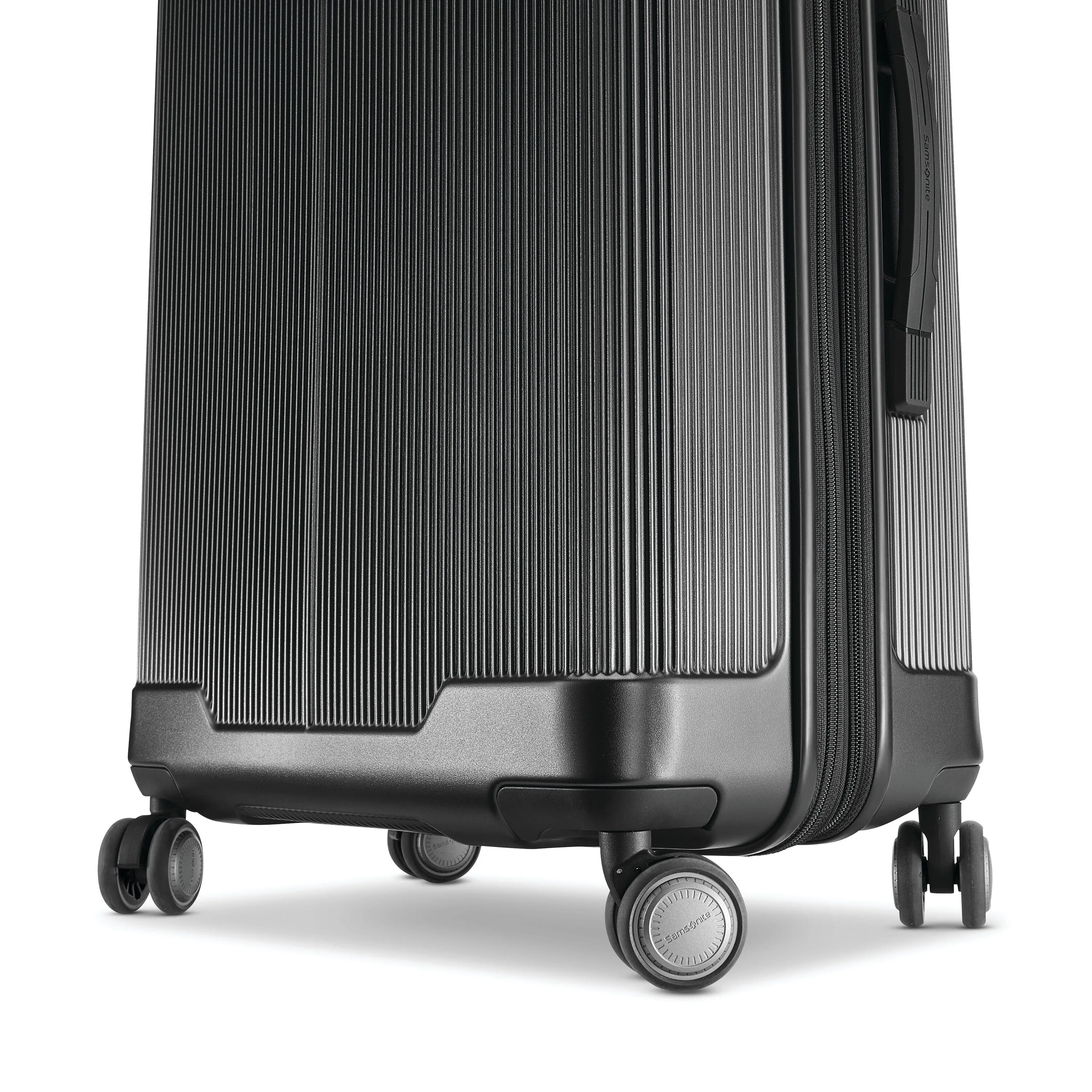 Silhouette 17 Large Hardside Spinner