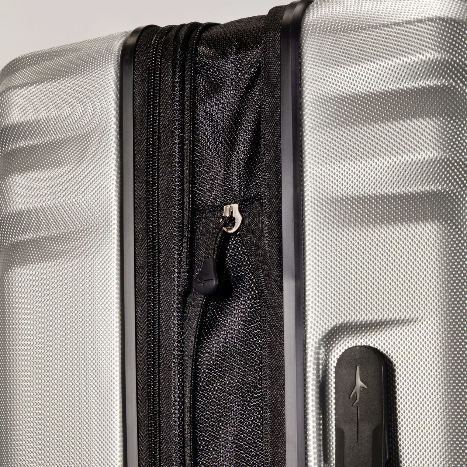 Skyway Nimbus 4.0 Large Expandable Spinner Luggage