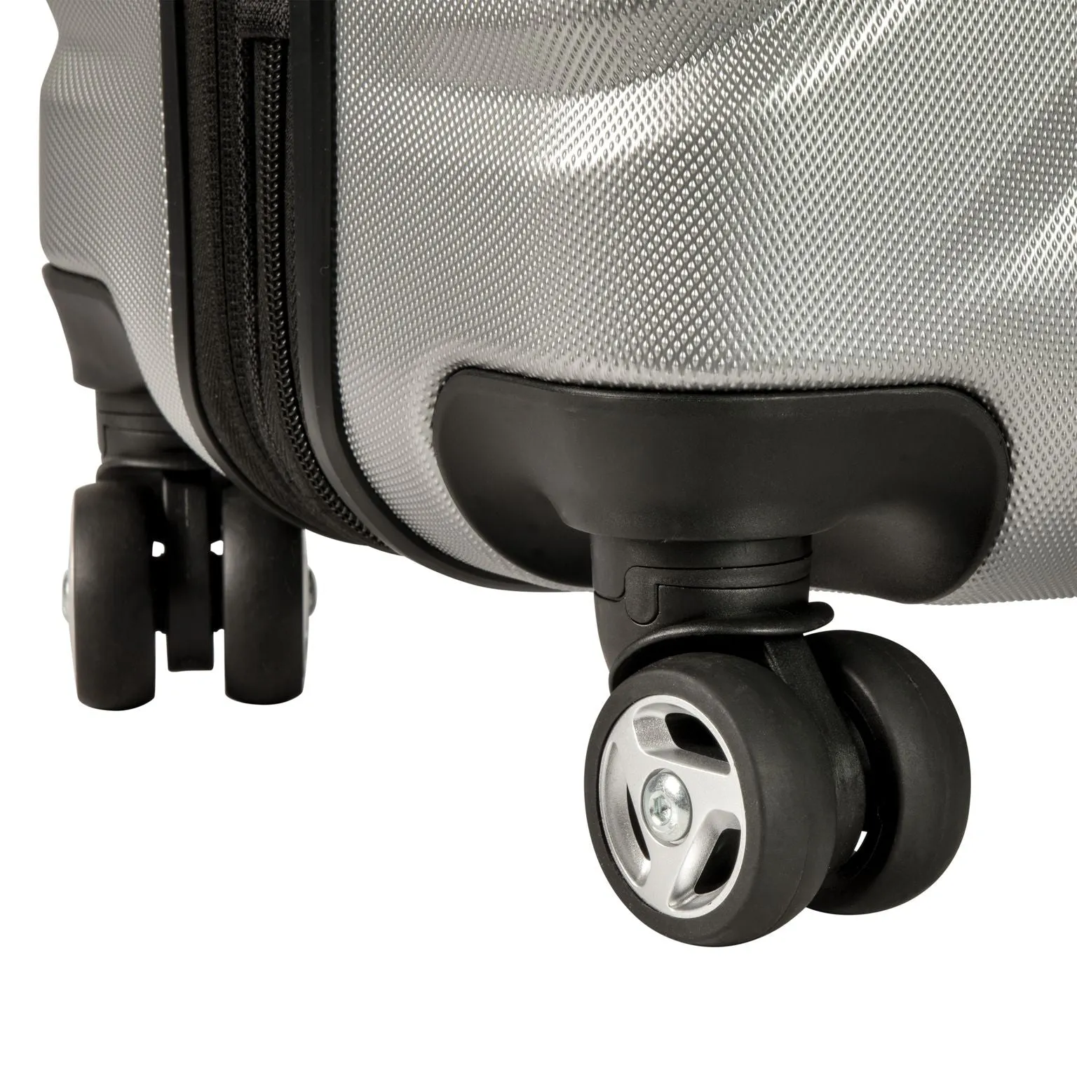 Skyway Nimbus 4.0 Medium Expandable Spinner Luggage