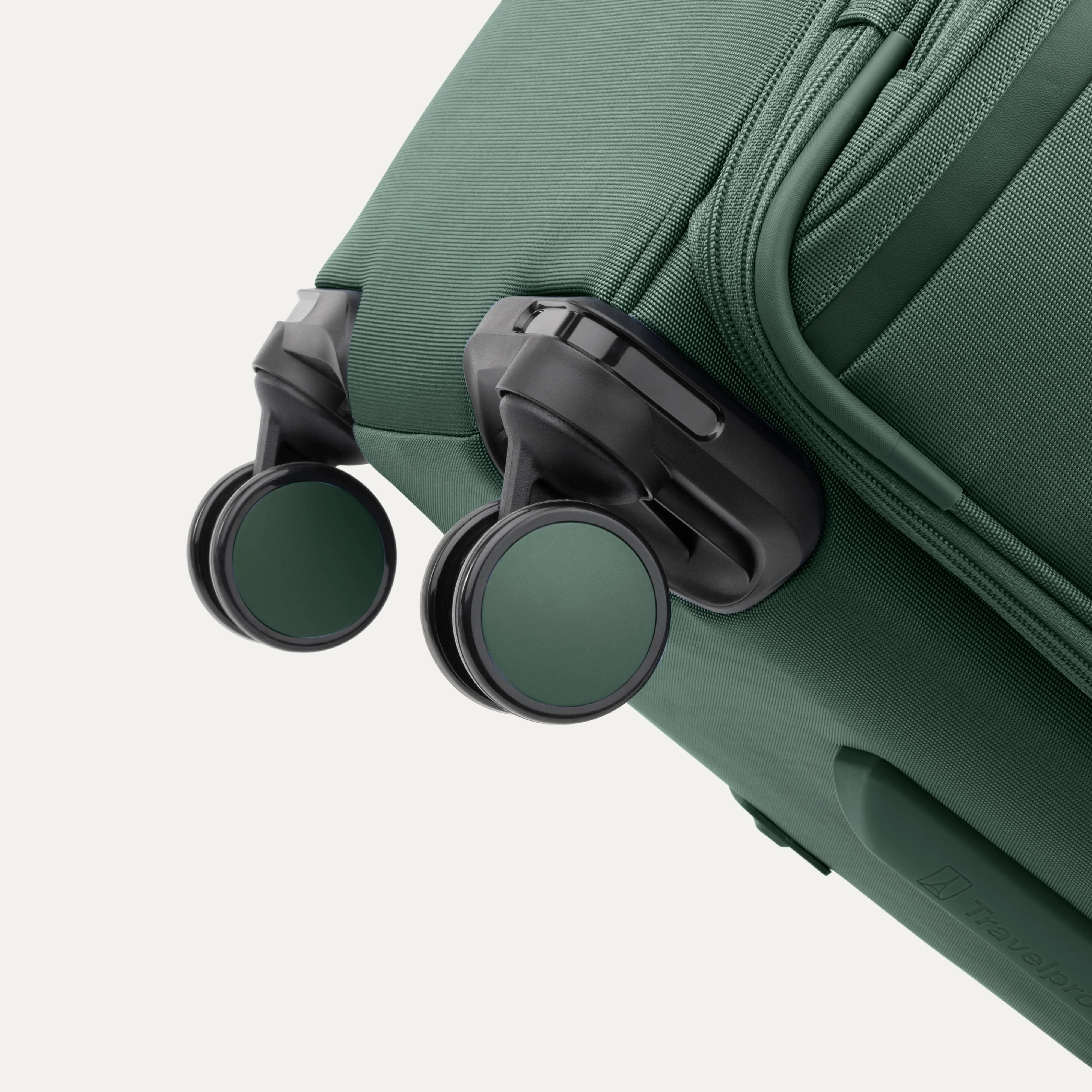 Travelpro VersaPack  Large Check-In Spinner
